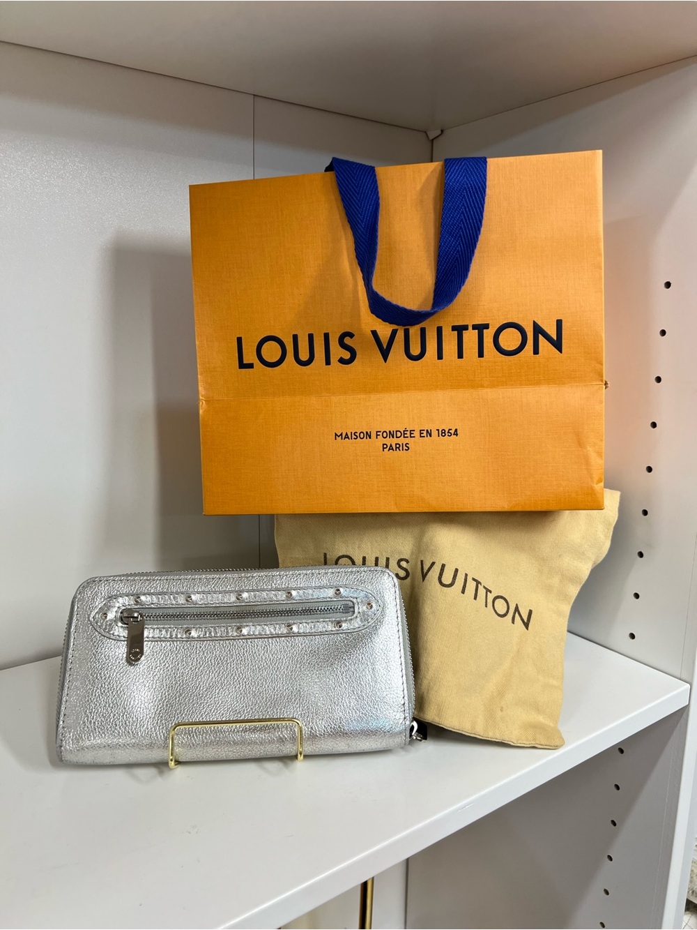 🔥🔥  Louis Vuitton Metallic Silver Suhali Goatskin Zippy Wallet with dust bag